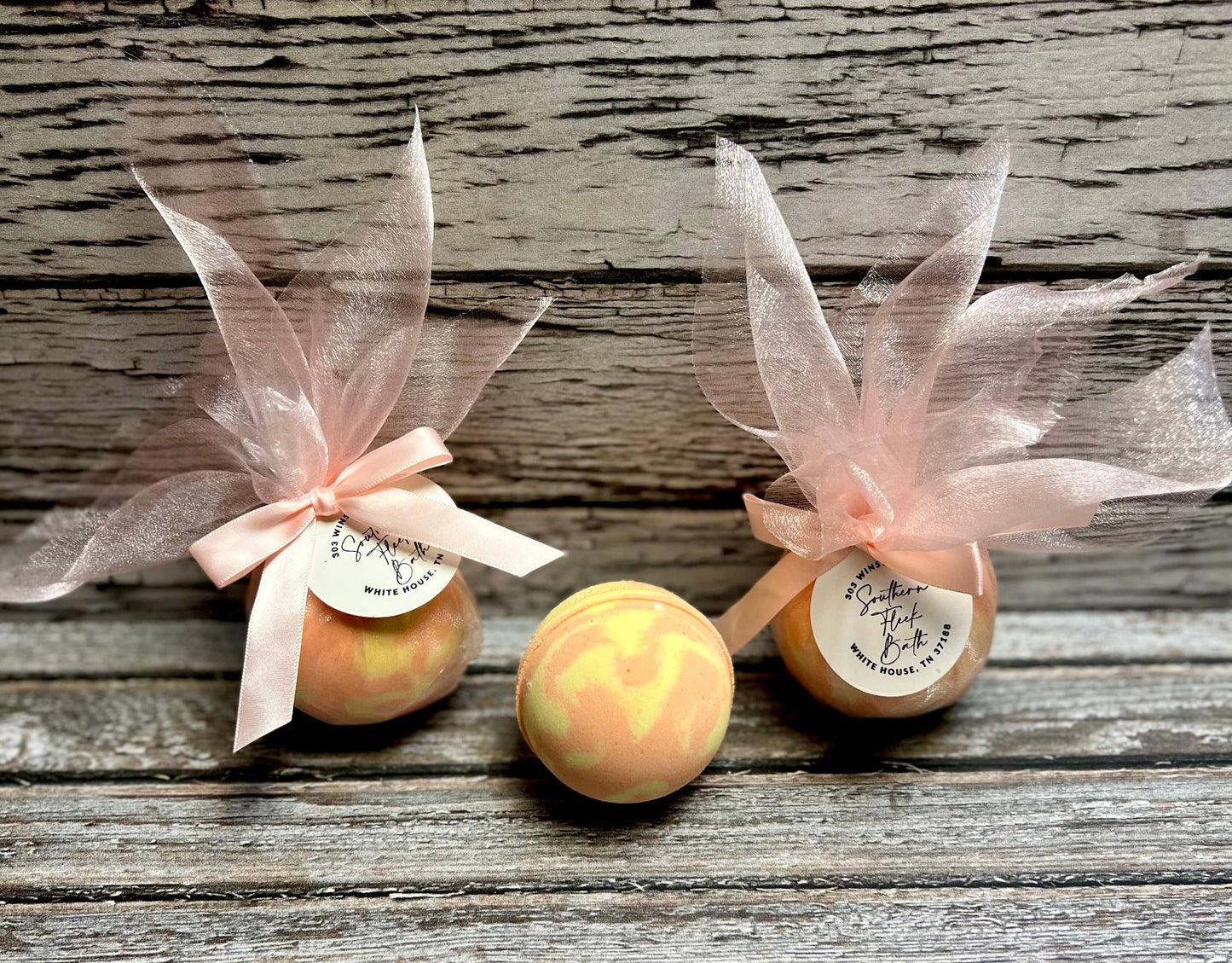 Honeysuckle Bath Bomb 5.5oz