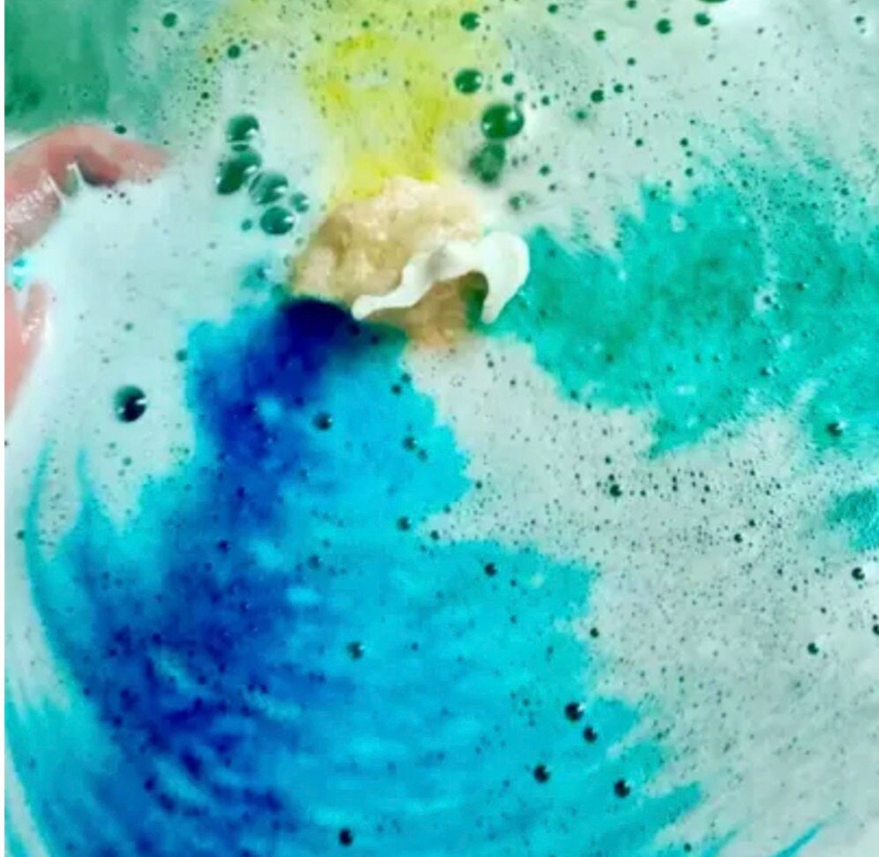 Cinnamon Roll Bath Bomb