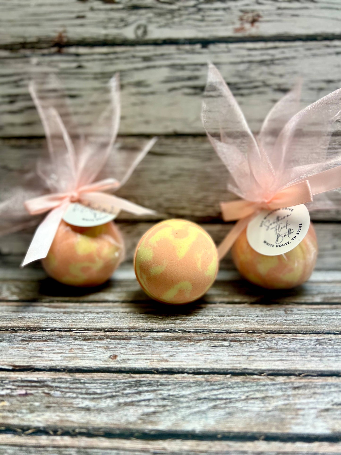Honeysuckle Bath Bomb 5.5oz