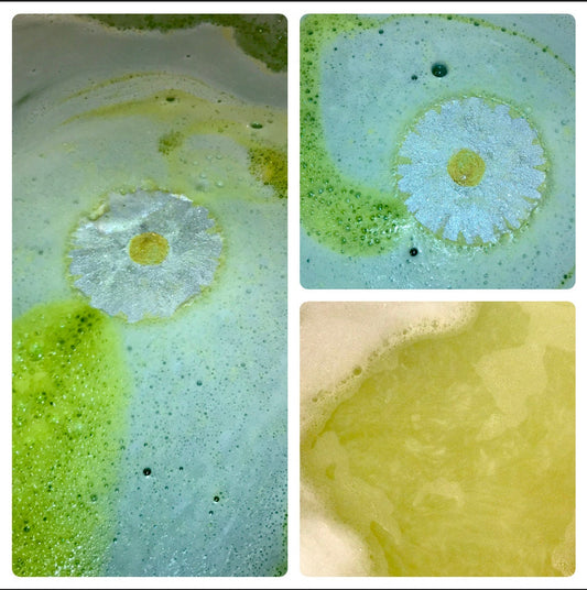 The Pearlescent Daisy Bath Bomb